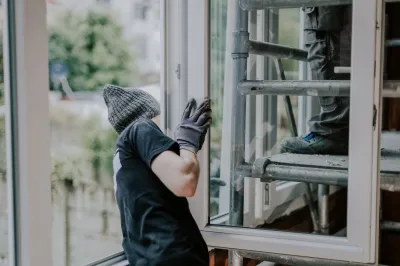 Fenêtres PVC, alu ou bois : que choisir pour une maison ancienne ?